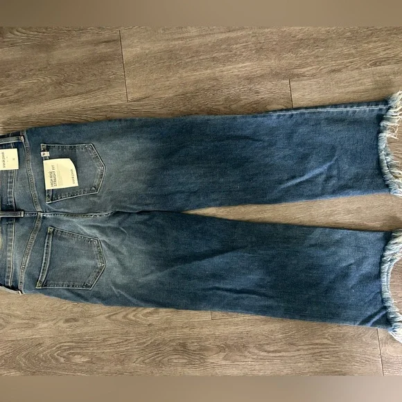 NWT high rise straight fit jeans - Picture 9 of 10